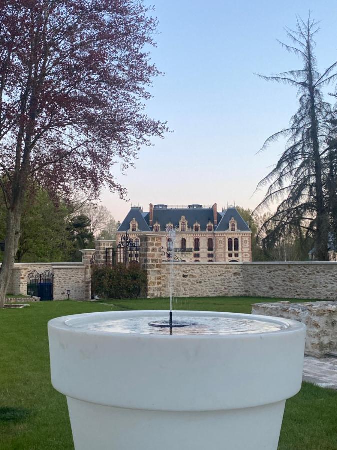Loft Dans Le Clocher Face Au Chateau Bonnelles Eksteriør bilde