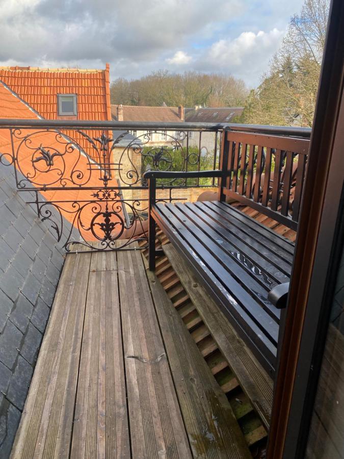 Loft Dans Le Clocher Face Au Chateau Bonnelles Eksteriør bilde
